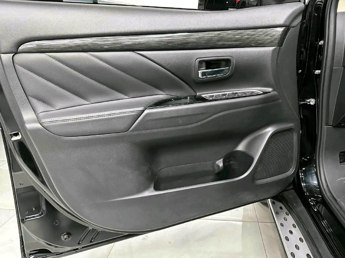 2019 Mitsubishi Outlander 2.0L 166HP L4 CVT,autocango,china used car exporter,china ev exporter,chinese used car exporter,chinese used ev exporter