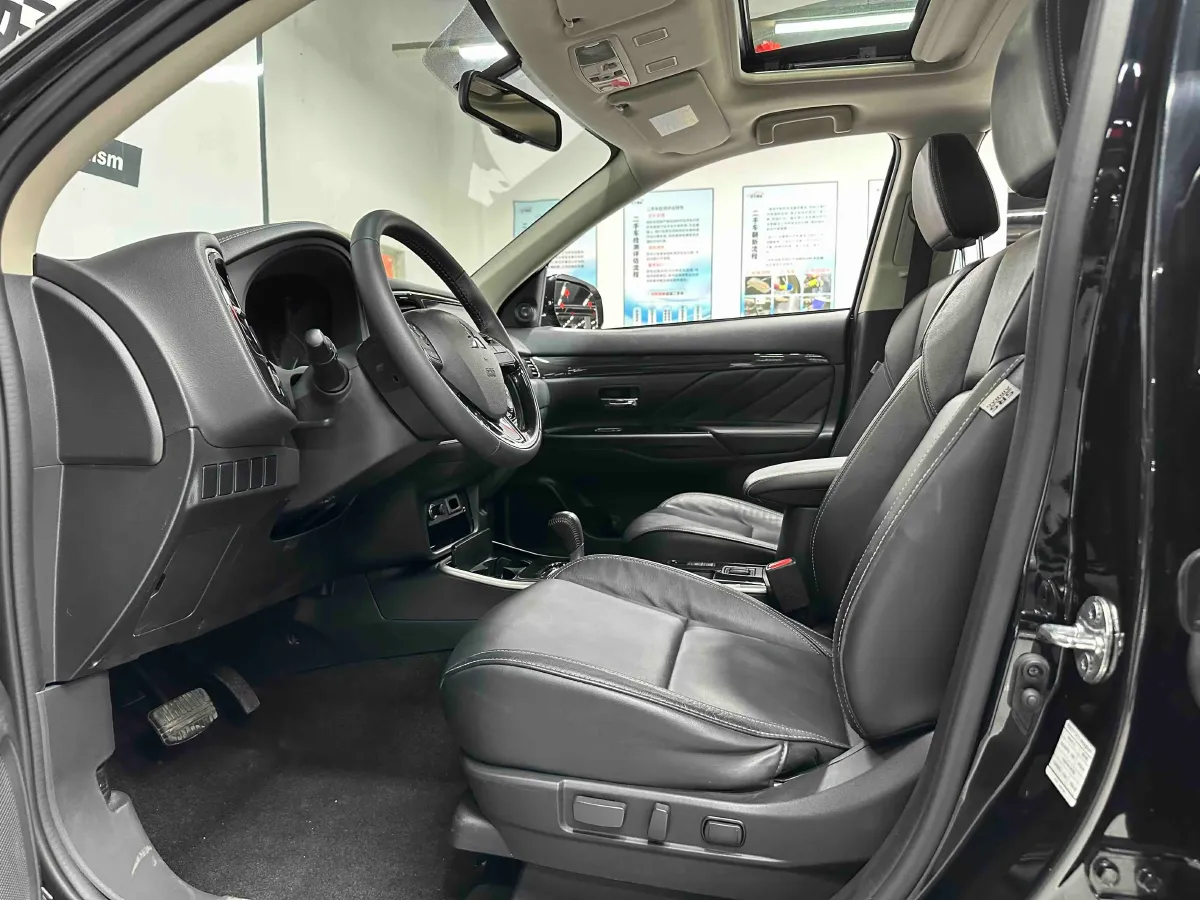 2019 Mitsubishi Outlander 2.0L 166HP L4 CVT,autocango,china used car exporter,china ev exporter,chinese used car exporter,chinese used ev exporter