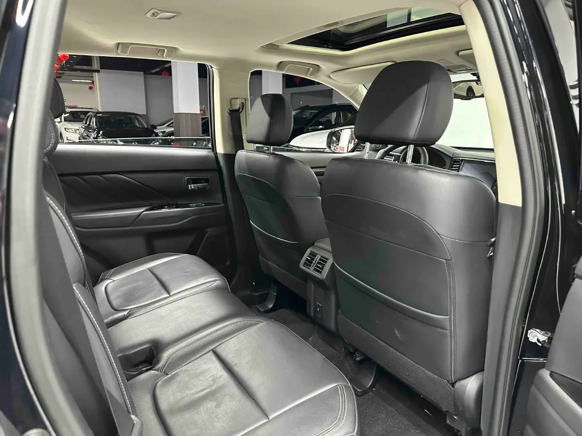 2019 Mitsubishi Outlander 2.0L 166HP L4 CVT,autocango,china used car exporter,china ev exporter,chinese used car exporter,chinese used ev exporter