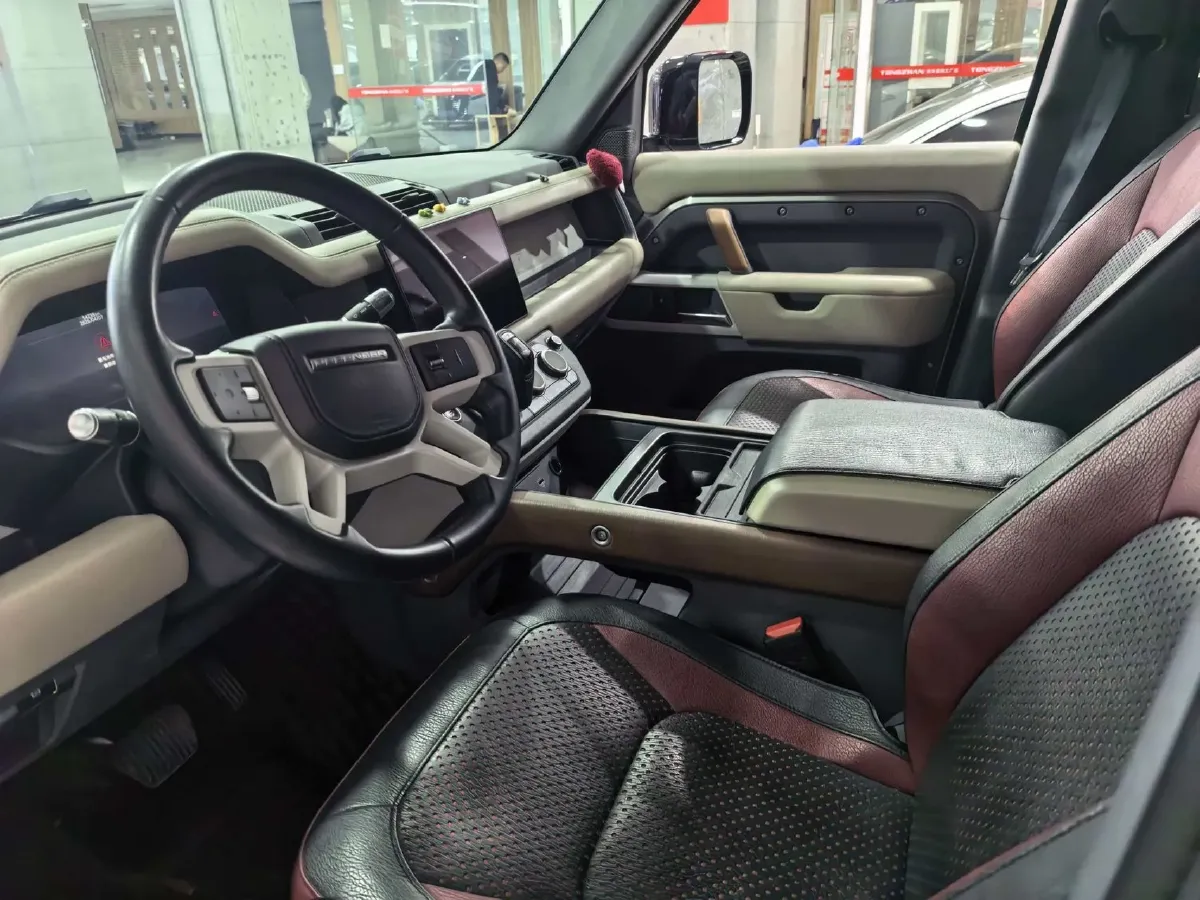 2022 Land Rover Defender 3.0T 400HP L6 8AT,autocango,china used car exporter,china ev exporter,chinese used car exporter,chinese used ev exporter