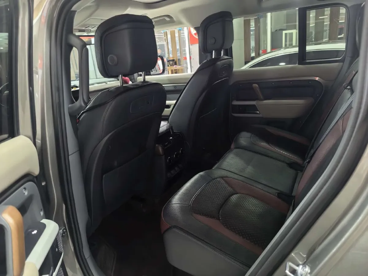 2022 Land Rover Defender 3.0T 400HP L6 8AT,autocango,china used car exporter,china ev exporter,chinese used car exporter,chinese used ev exporter