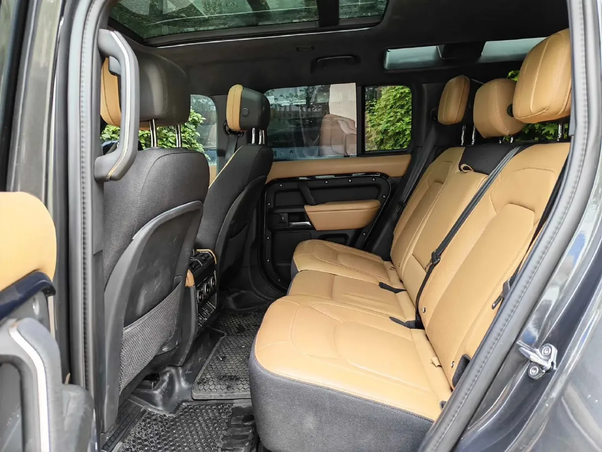 2025 Land Rover Defender 3.0T 400HP L6 8AT,autocango,china used car exporter,china ev exporter,chinese used car exporter,chinese used ev exporter