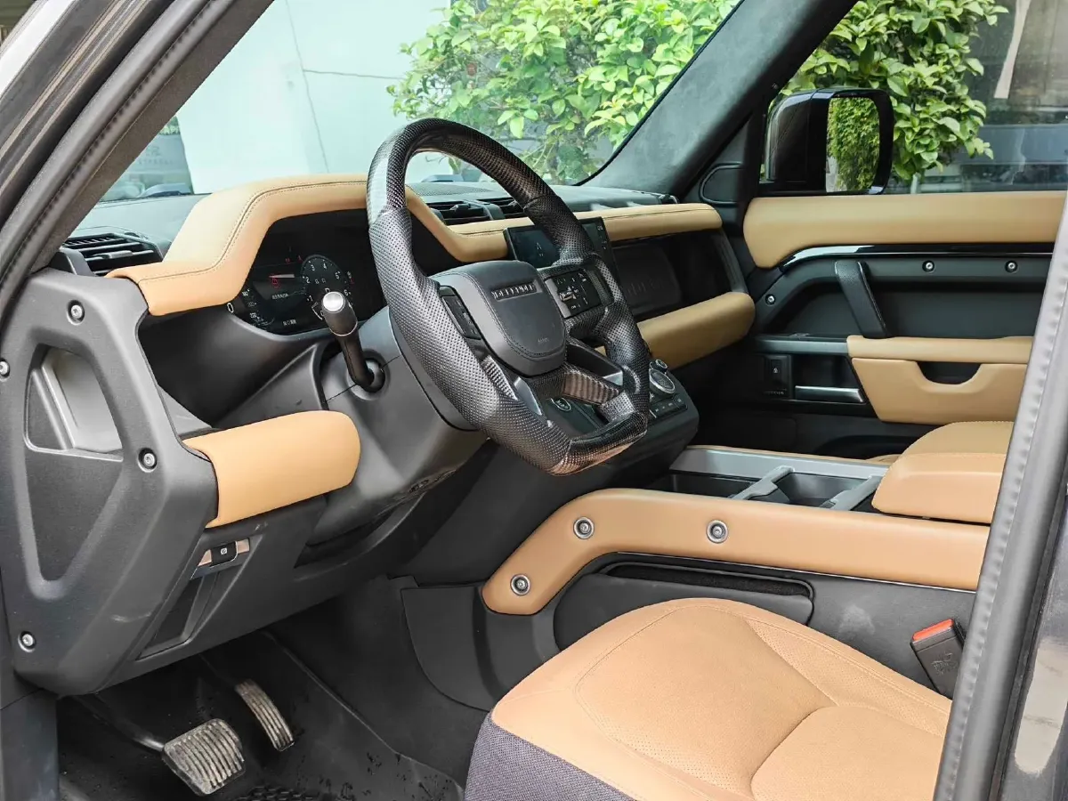 2025 Land Rover Defender 3.0T 400HP L6 8AT,autocango,china used car exporter,china ev exporter,chinese used car exporter,chinese used ev exporter
