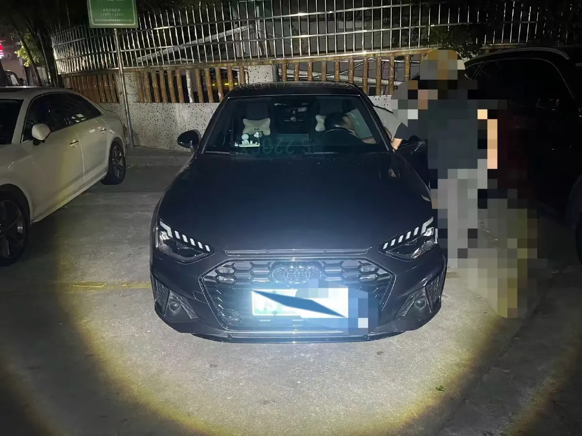 2023 Audi A4L 2.0T 190HP L4 7DCT,autocango,china used car exporter,china ev exporter,chinese used car exporter,chinese used ev exporter
