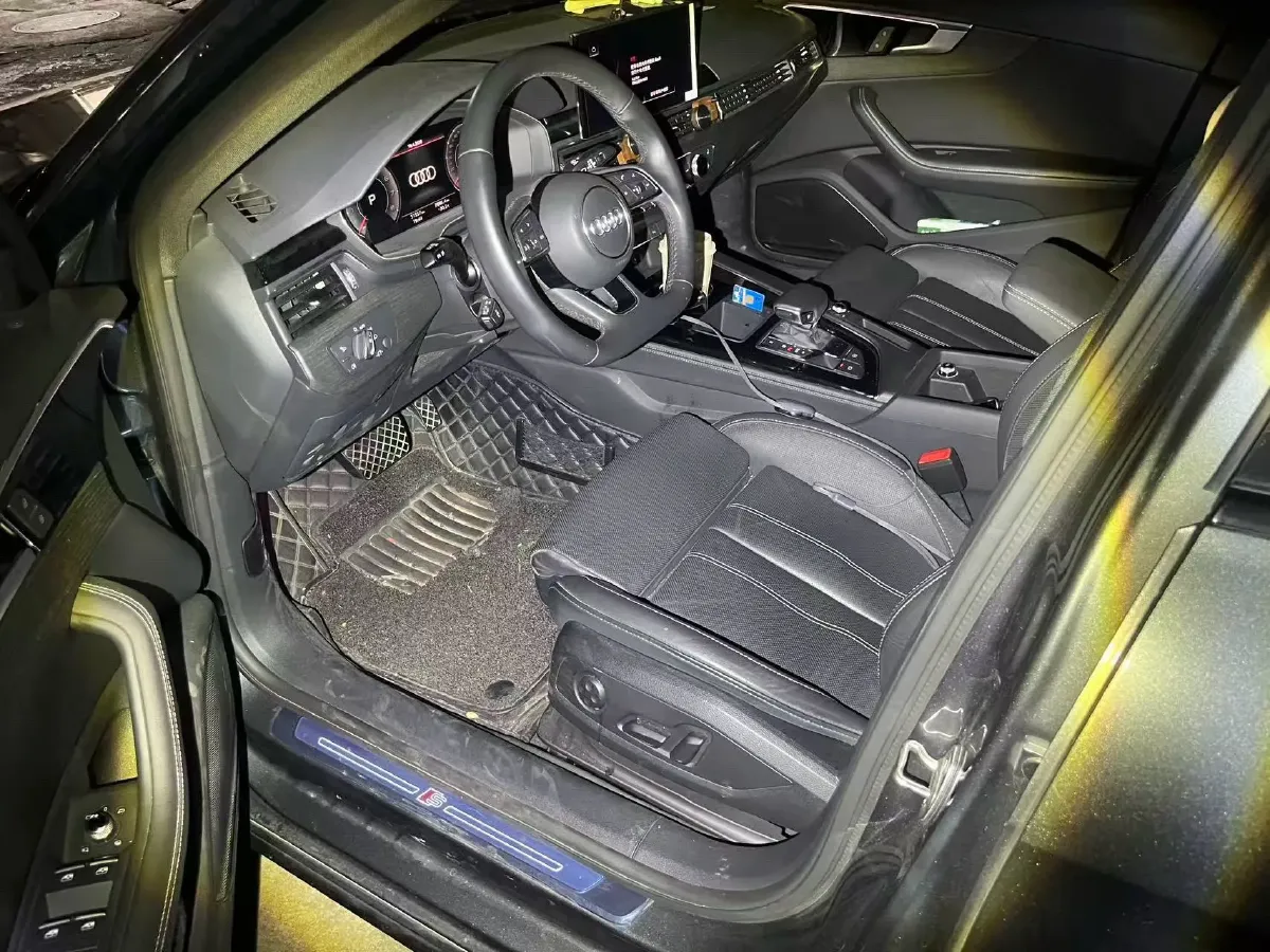 2023 Audi A4L 2.0T 190HP L4 7DCT,autocango,china used car exporter,china ev exporter,chinese used car exporter,chinese used ev exporter