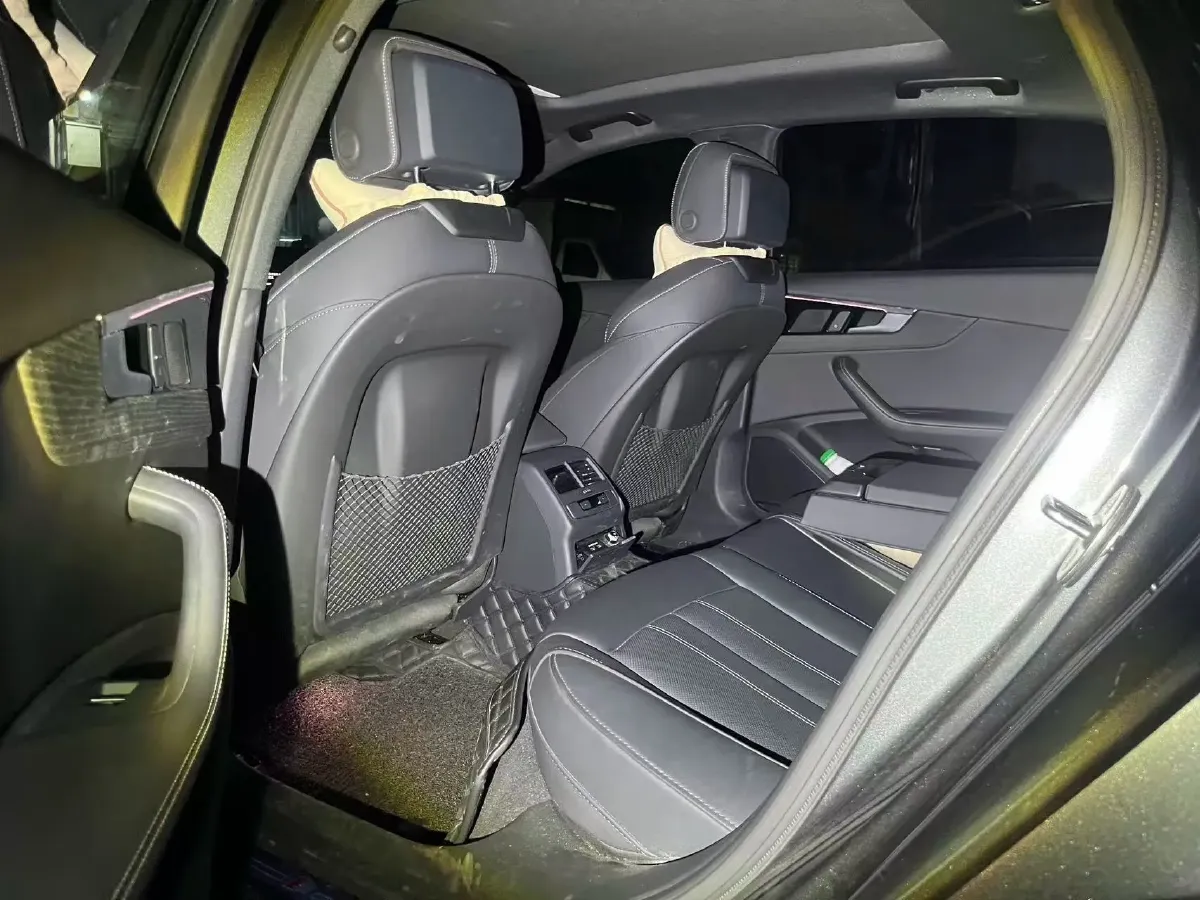 2023 Audi A4L 2.0T 190HP L4 7DCT,autocango,china used car exporter,china ev exporter,chinese used car exporter,chinese used ev exporter