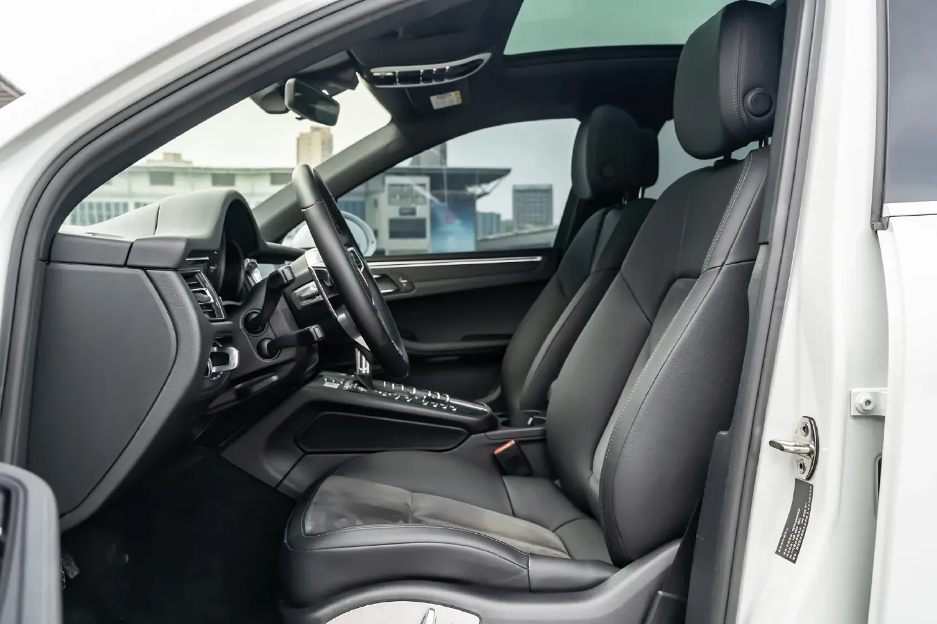 2018 Porsche Macan 2.0T 252HP L4 7DCT,autocango,china used car exporter,china ev exporter,chinese used car exporter,chinese used ev exporter