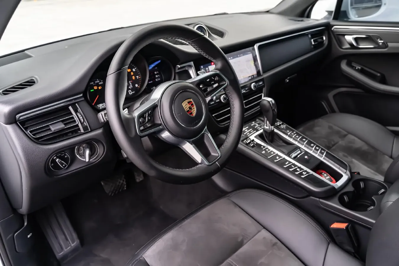 2018 Porsche Macan 2.0T 252HP L4 7DCT,autocango,china used car exporter,china ev exporter,chinese used car exporter,chinese used ev exporter