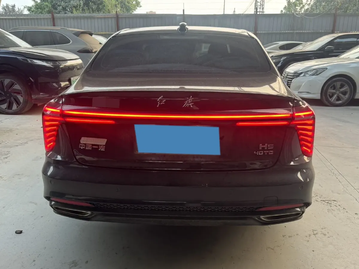 2025 HongQi H5 1.5T 169HP L4 1DHT Hybrid,autocango,china used car exporter,china ev exporter,chinese used car exporter,chinese used ev exporter