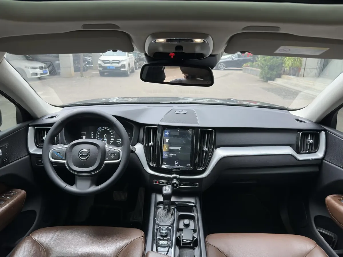 2018 Volvo XC60 2.0T 254HP L4 8AT,autocango,china used car exporter,china ev exporter,chinese used car exporter,chinese used ev exporter