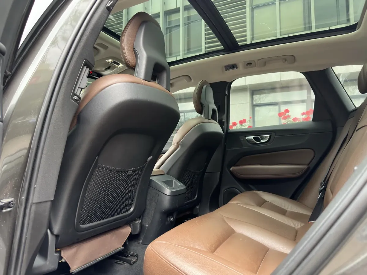 2018 Volvo XC60 2.0T 254HP L4 8AT,autocango,china used car exporter,china ev exporter,chinese used car exporter,chinese used ev exporter