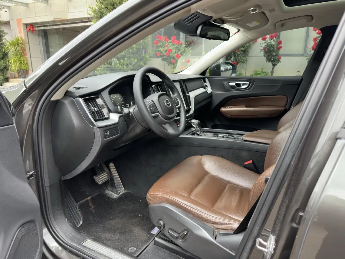 2018 Volvo XC60 2.0T 254HP L4 8AT,autocango,china used car exporter,china ev exporter,chinese used car exporter,chinese used ev exporter