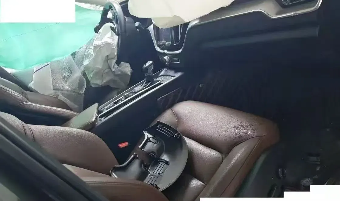 2018 Volvo XC60 2.0T 254HP L4 8AT,autocango,china used car exporter,china ev exporter,chinese used car exporter,chinese used ev exporter