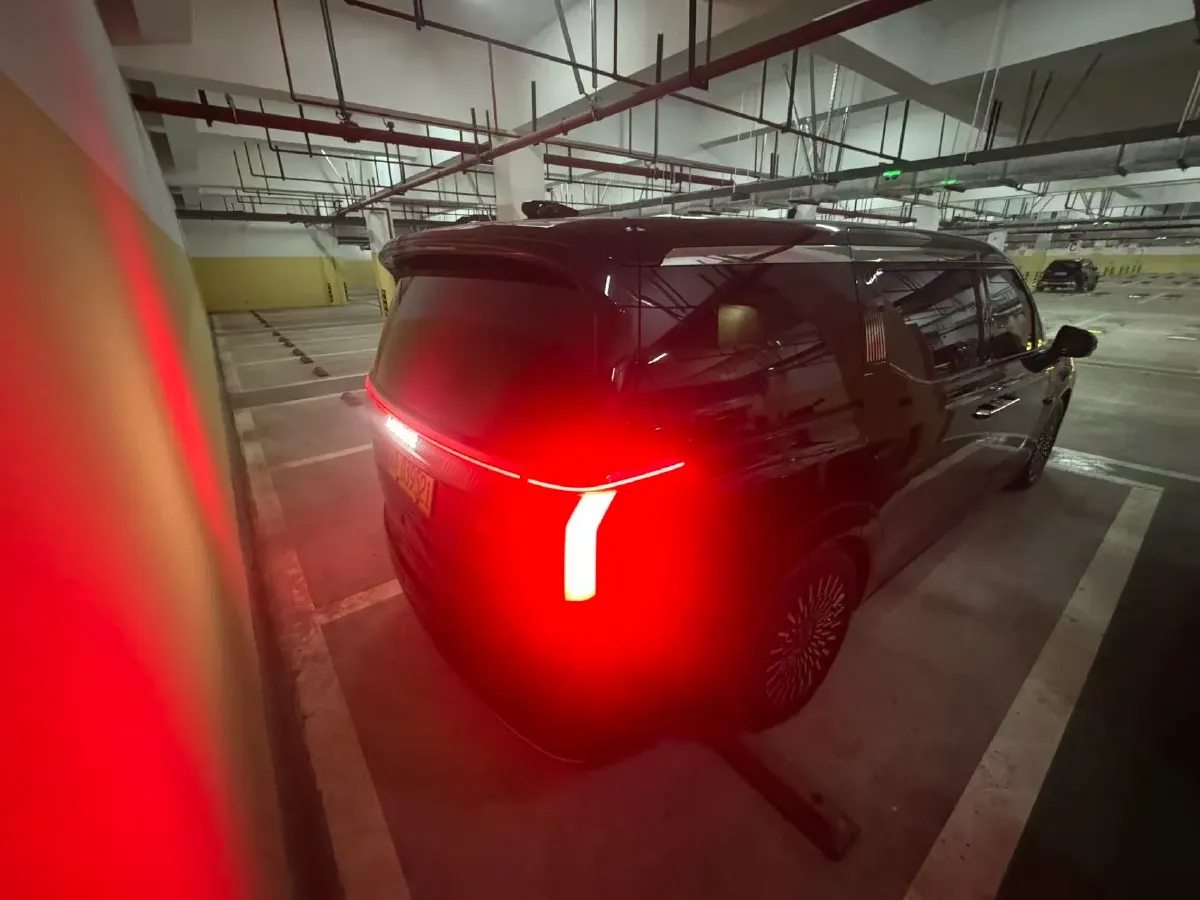 2022 Zeekr 009 BEV 116KWH,autocango,china used car exporter,china ev exporter,chinese used car exporter,chinese used ev exporter