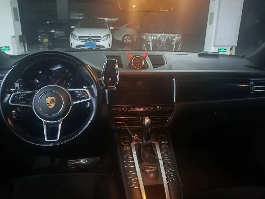 2018 Porsche Macan 2.0T 252HP L4 7DCT,autocango,china used car exporter,china ev exporter,chinese used car exporter,chinese used ev exporter