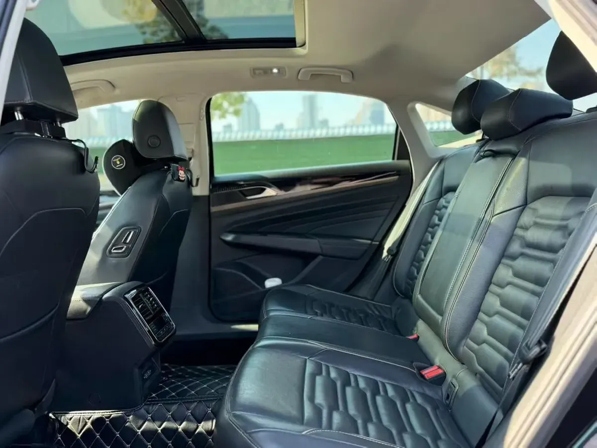 2019 Skoda Kodiak 2.0T 186HP L4 7DCT,autocango,china used car exporter,china ev exporter,chinese used car exporter,chinese used ev exporter