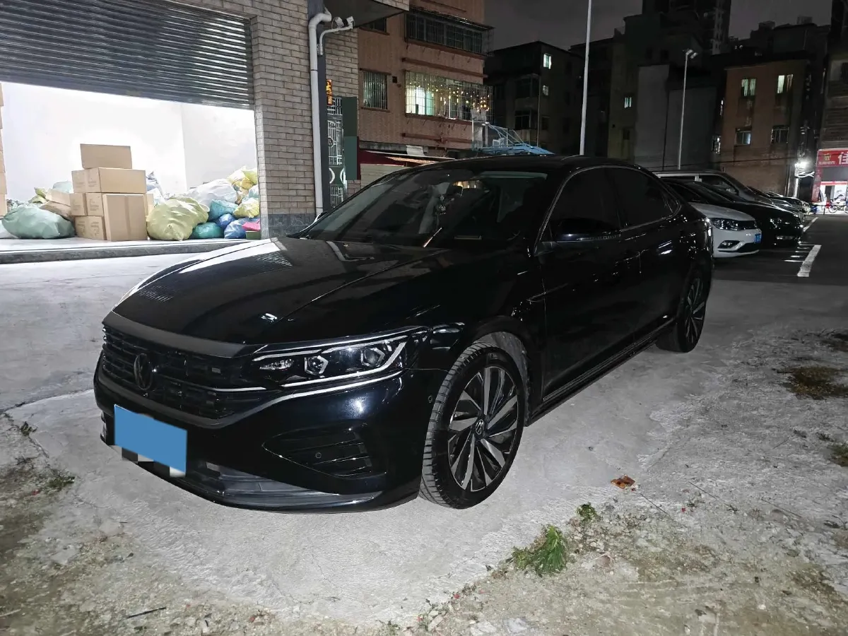 2023 Volkswagen Passat 2.0T 220HP L4 7DCT,autocango,china used car exporter,china ev exporter,chinese used car exporter,chinese used ev exporter