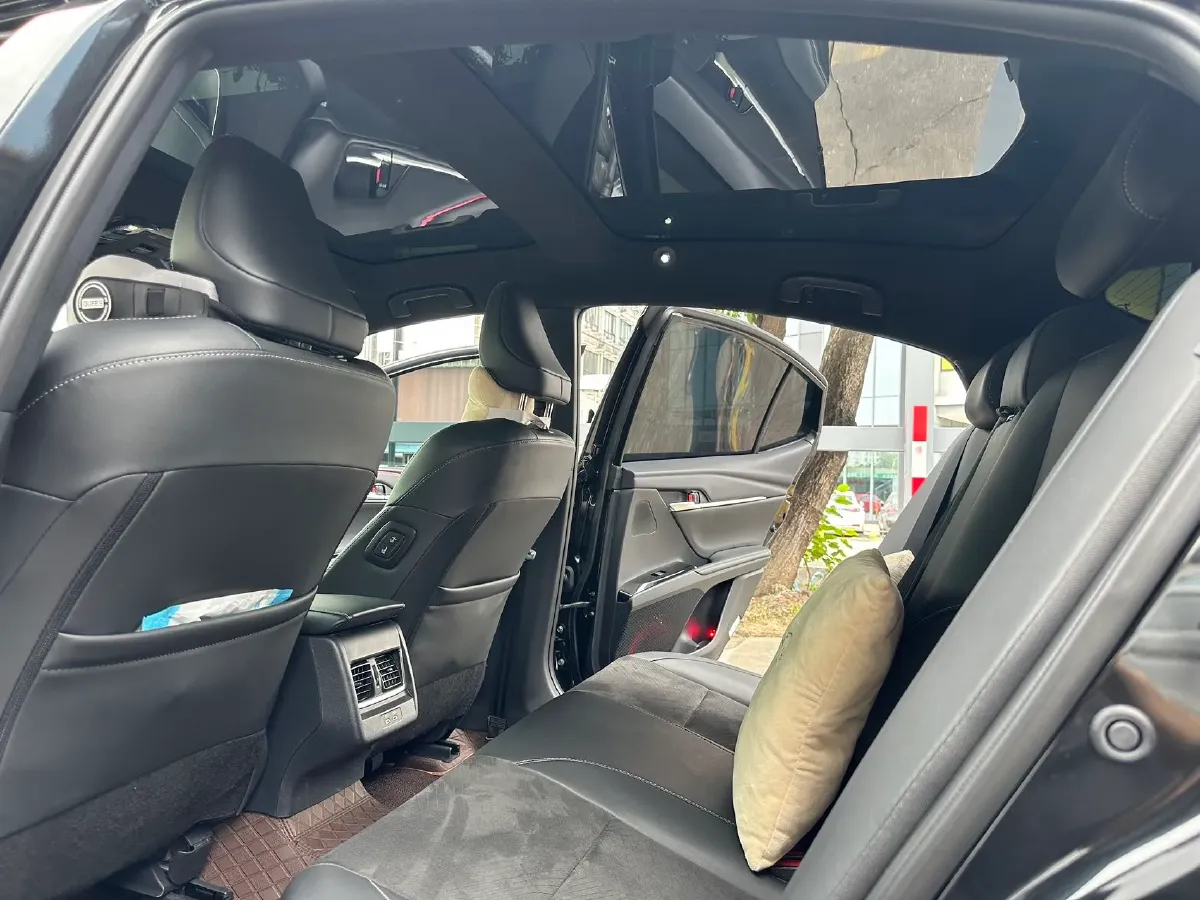 2024 Toyota Camry 2.0L 152HP L4 E-CVT Hybrid,autocango,china used car exporter,china ev exporter,chinese used car exporter,chinese used ev exporter