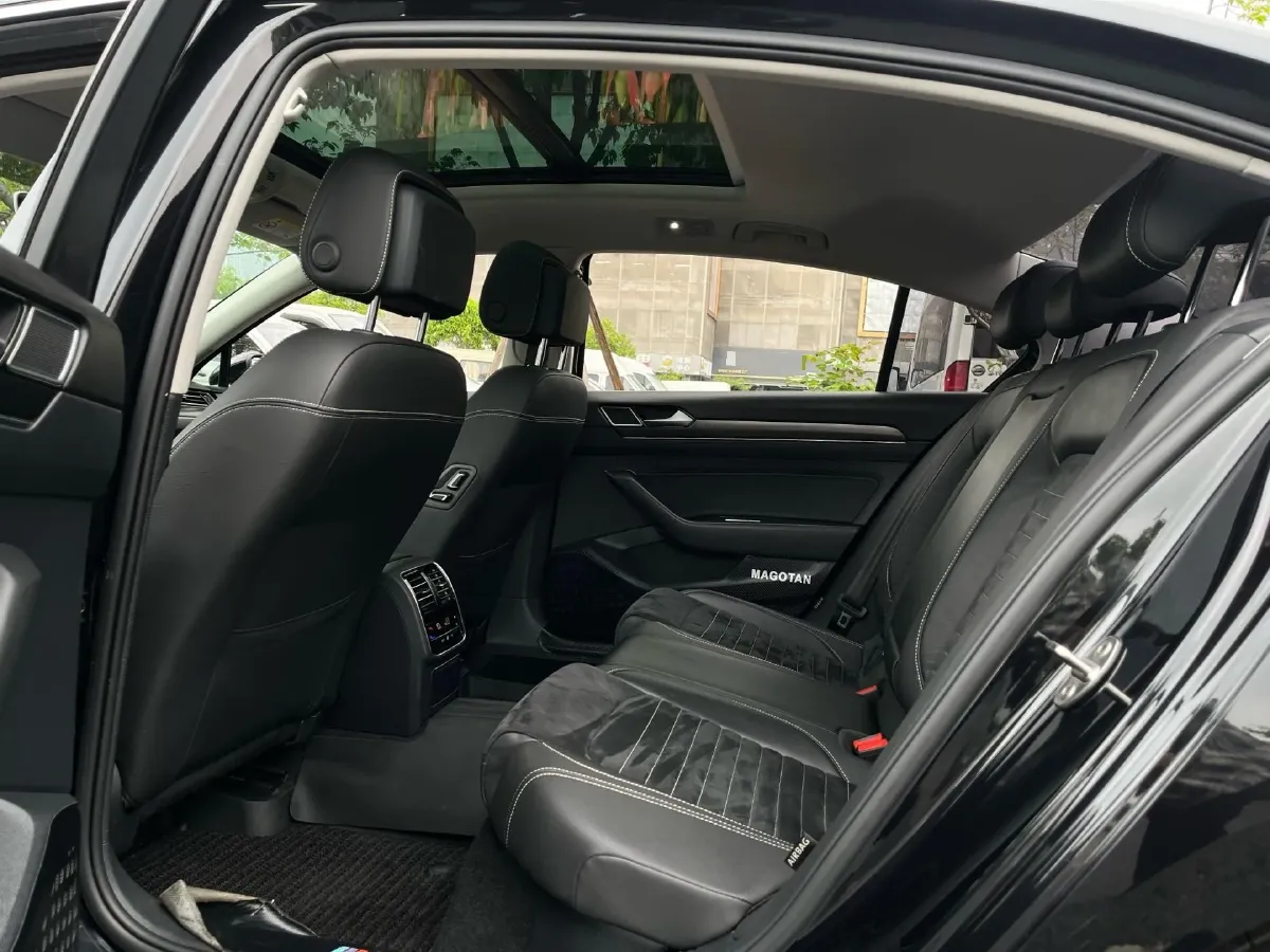 2020 Volkswagen Magotan 2.0T 186HP L4 7DCT,autocango,china used car exporter,china ev exporter,chinese used car exporter,chinese used ev exporter