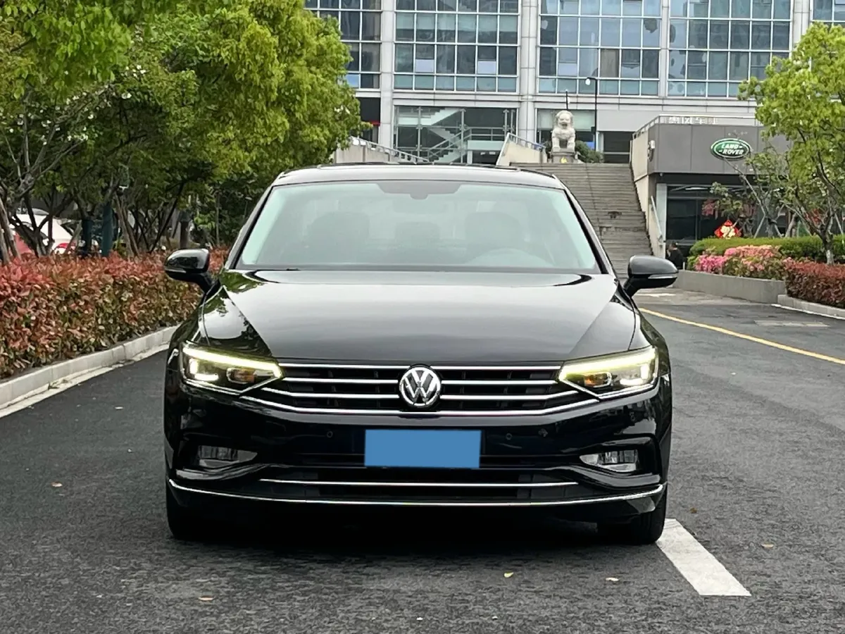 2020 Volkswagen Magotan 2.0T 186HP L4 7DCT,autocango,china used car exporter,china ev exporter,chinese used car exporter,chinese used ev exporter