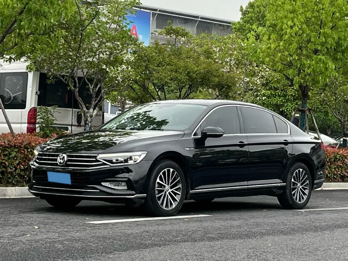 2020 Volkswagen Magotan 2.0T 186HP L4 7DCT,autocango,china used car exporter,china ev exporter,chinese used car exporter,chinese used ev exporter