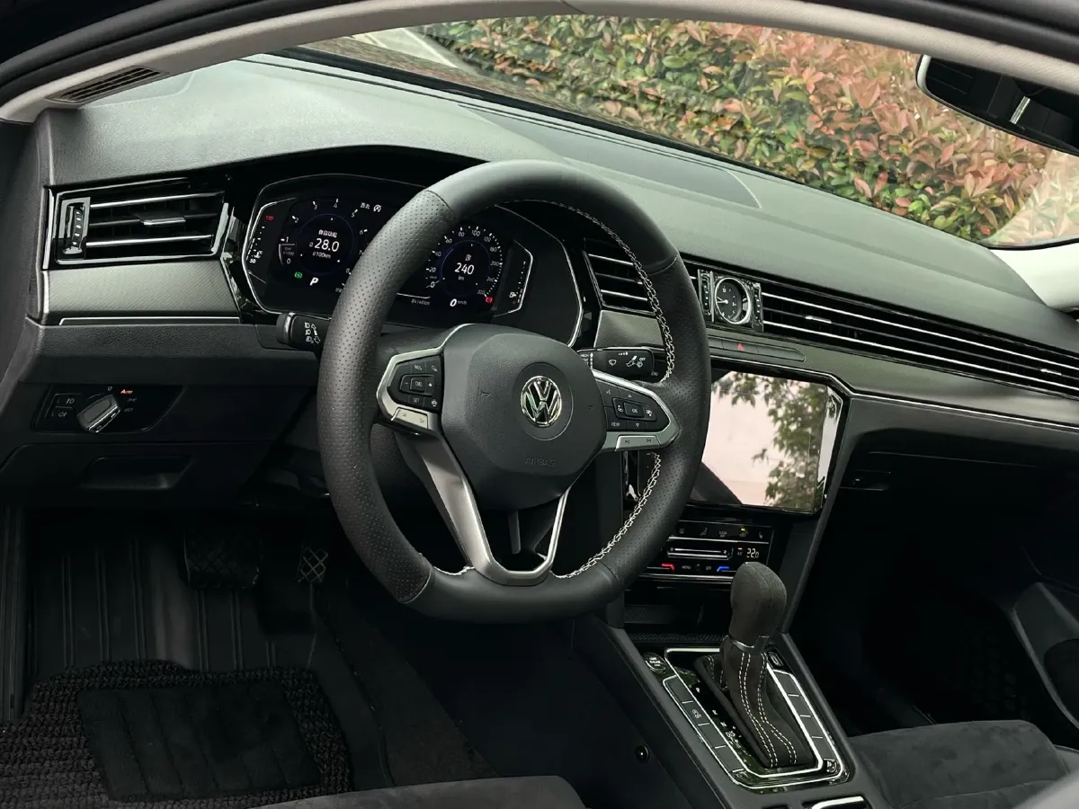 2020 Volkswagen Magotan 2.0T 186HP L4 7DCT,autocango,china used car exporter,china ev exporter,chinese used car exporter,chinese used ev exporter