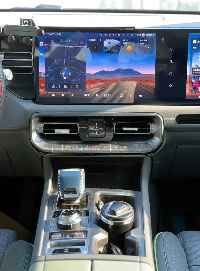 2024 Beijing BJ40 2.0T 245HP L4 8AT,autocango,china used car exporter,china ev exporter,chinese used car exporter,chinese used ev exporter