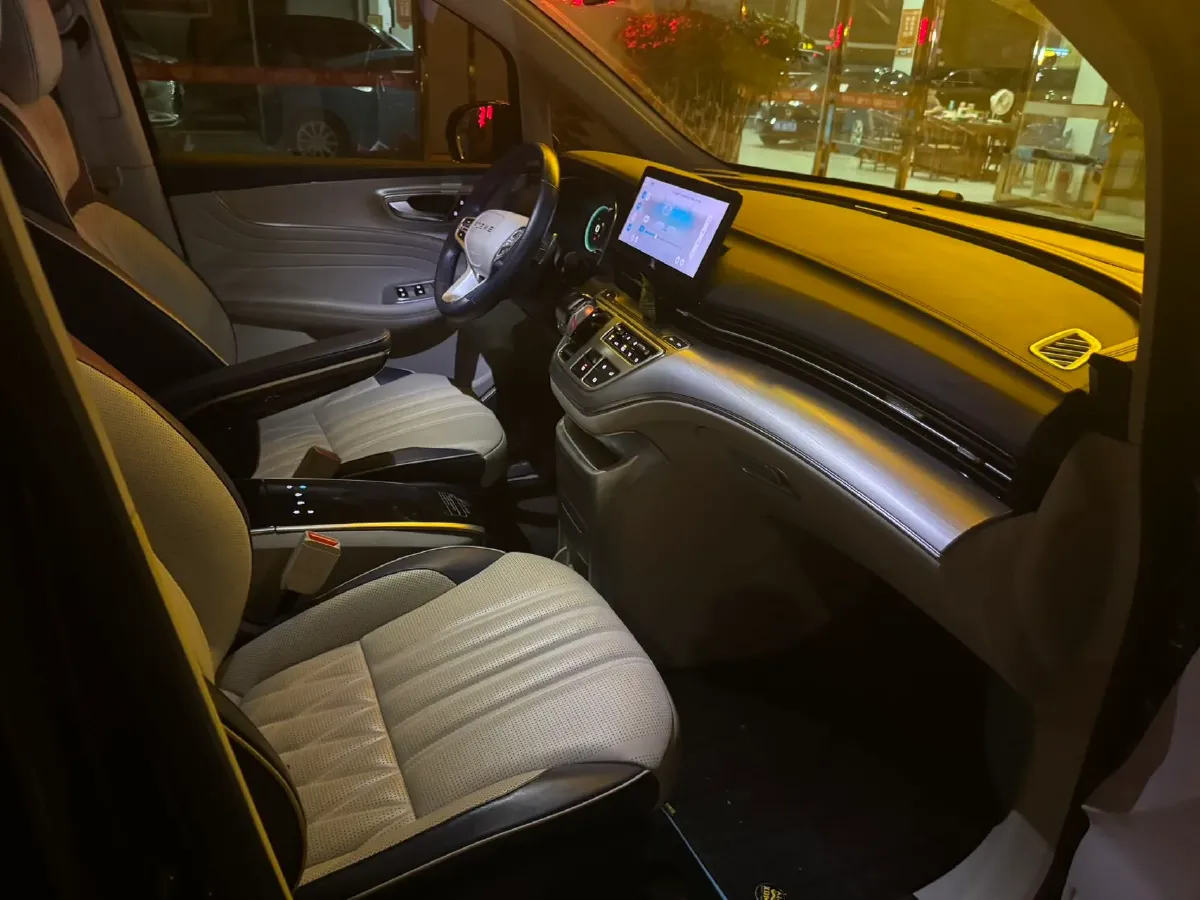 2022 Roewe iMAX8 2.0T 234HP L4 8AT,autocango,china used car exporter,china ev exporter,chinese used car exporter,chinese used ev exporter