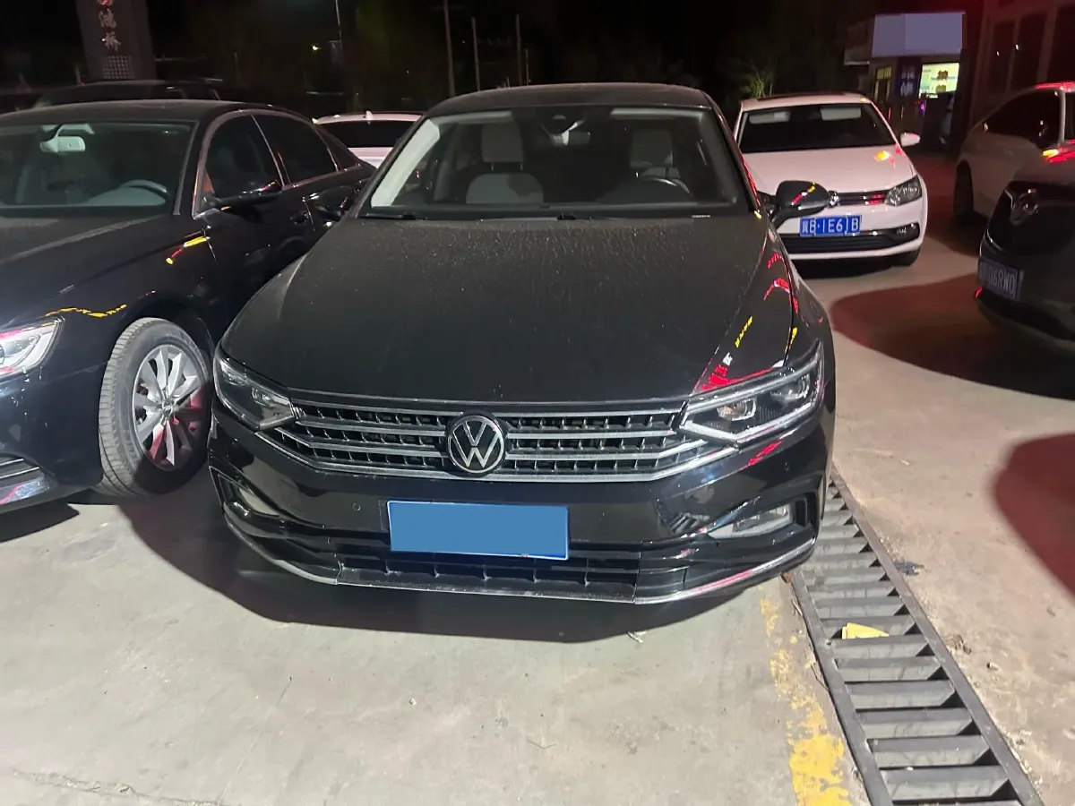 2023 Volkswagen Magotan 2.0T 186HP L4 7DCT,autocango,china used car exporter,china ev exporter,chinese used car exporter,chinese used ev exporter