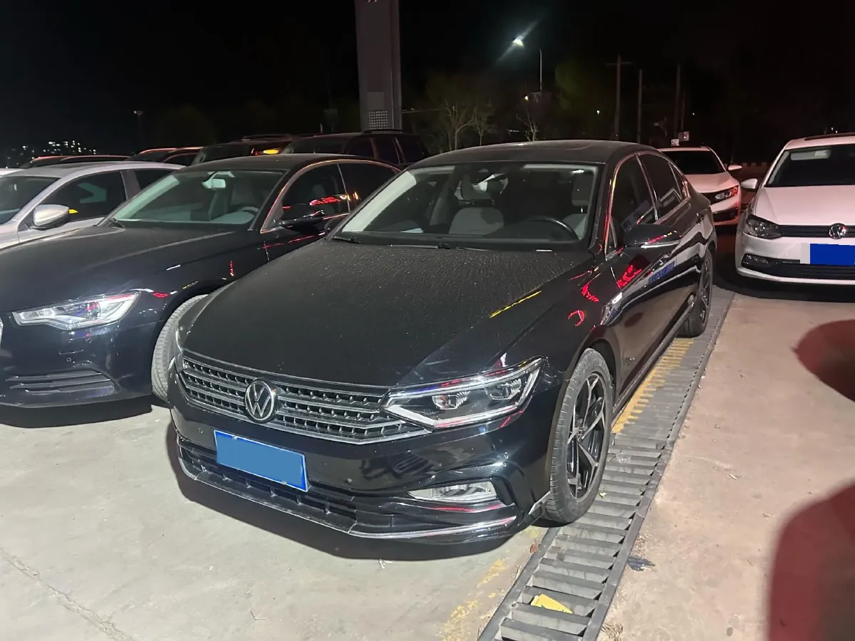 2023 Volkswagen Magotan 2.0T 186HP L4 7DCT,autocango,china used car exporter,china ev exporter,chinese used car exporter,chinese used ev exporter