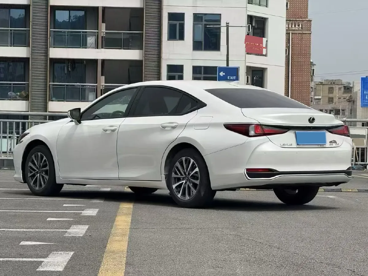 2023 Lexus ES 2.0L 173HP L4 CVT,autocango,china used car exporter,china ev exporter,chinese used car exporter,chinese used ev exporter
