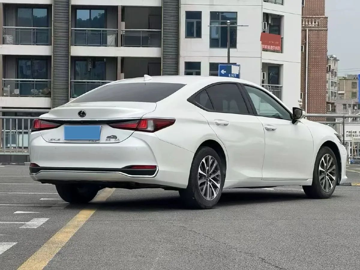2023 Lexus ES 2.0L 173HP L4 CVT,autocango,china used car exporter,china ev exporter,chinese used car exporter,chinese used ev exporter