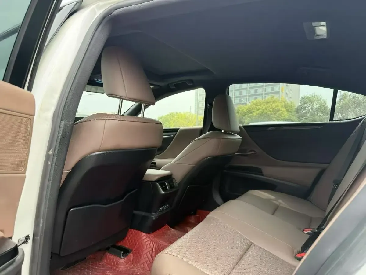2023 Lexus ES 2.0L 173HP L4 CVT,autocango,china used car exporter,china ev exporter,chinese used car exporter,chinese used ev exporter