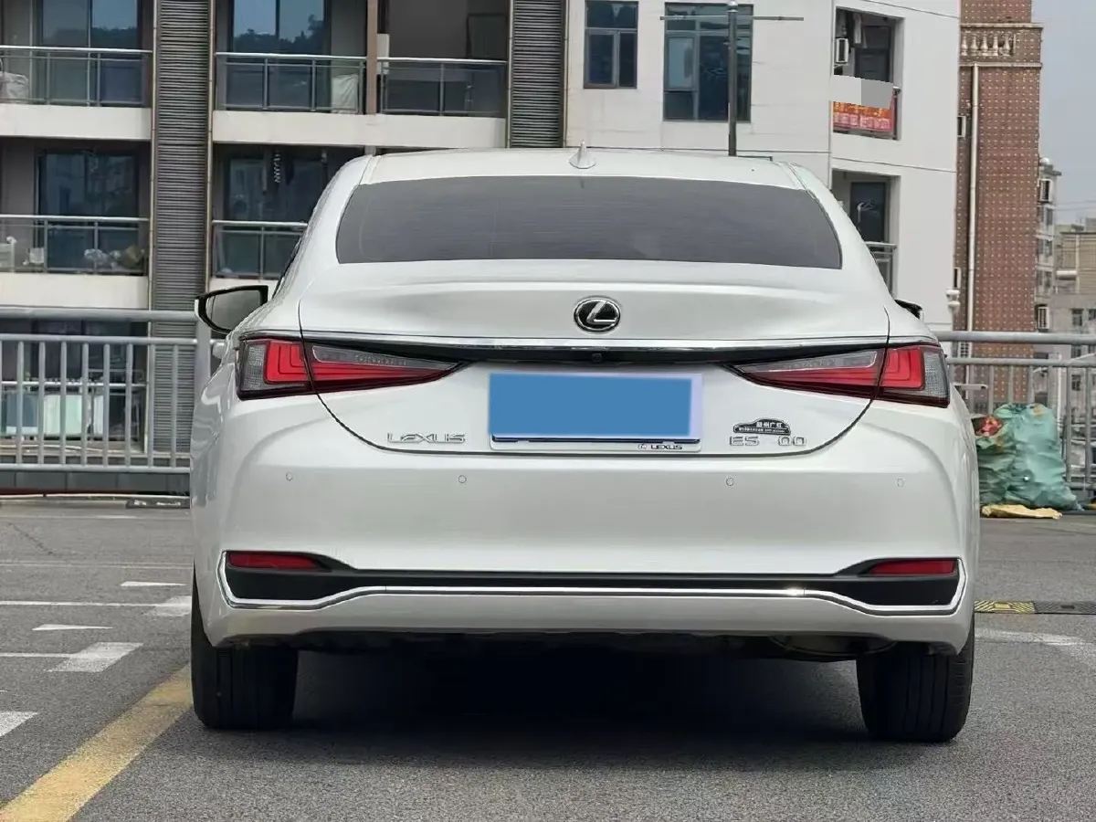 2023 Lexus ES 2.0L 173HP L4 CVT,autocango,china used car exporter,china ev exporter,chinese used car exporter,chinese used ev exporter