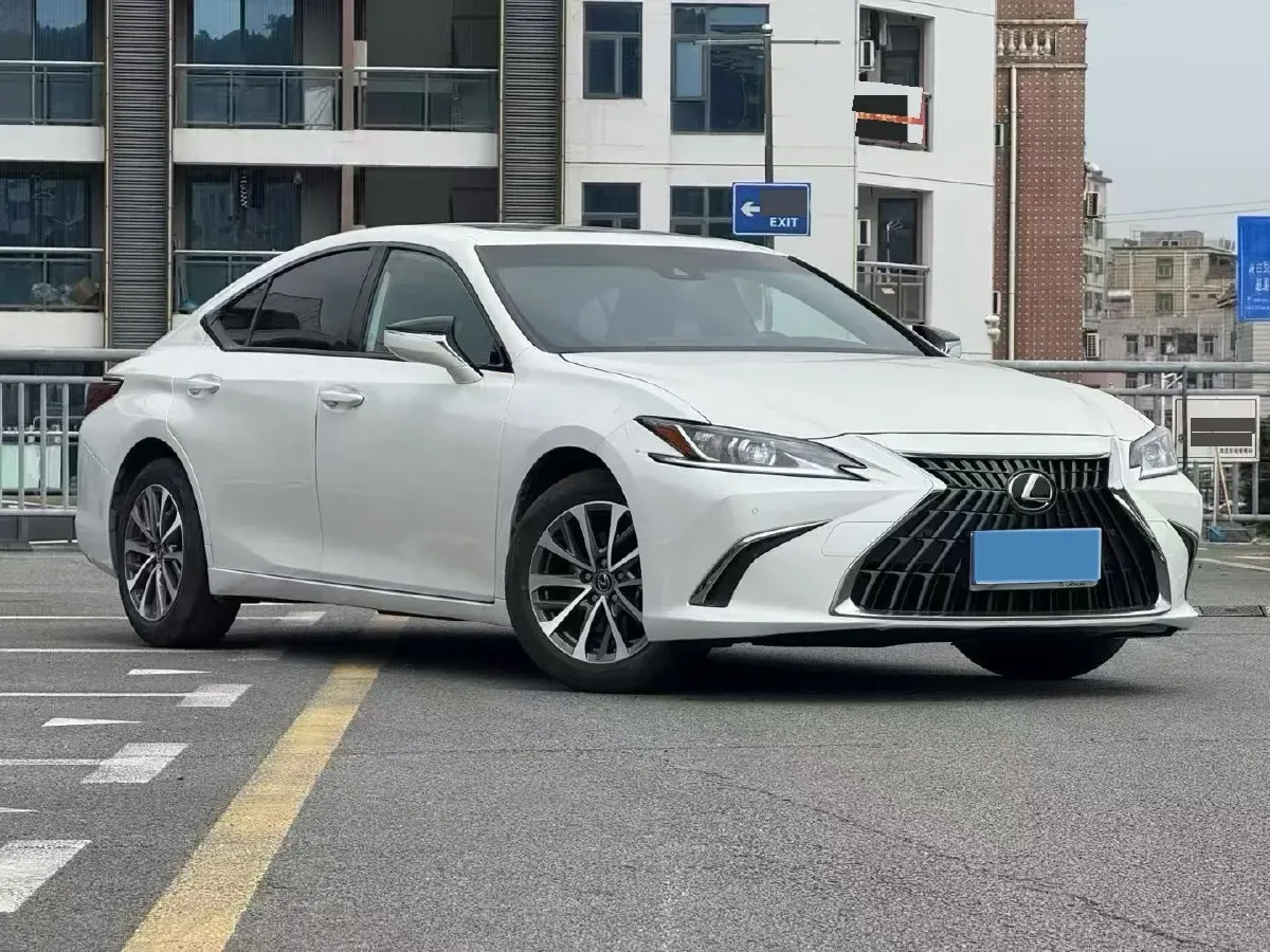 2023 Lexus ES 2.0L 173HP L4 CVT,autocango,china used car exporter,china ev exporter,chinese used car exporter,chinese used ev exporter