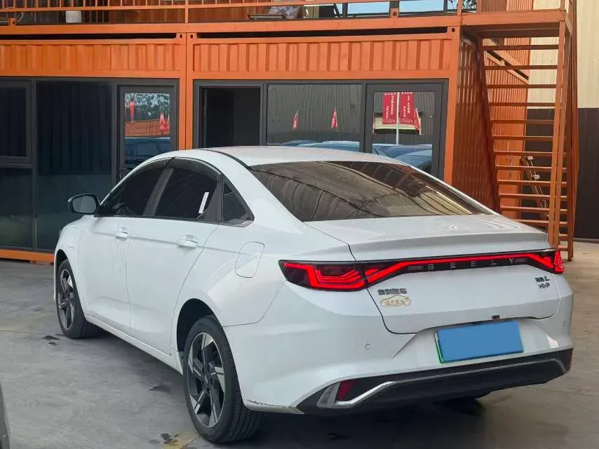 2024 Geely Emgrand L HiP 1.5T 181HP L4 3DHT PHEV 15.5KWH,autocango,china used car exporter,china ev exporter,chinese used car exporter,chinese used ev exporter