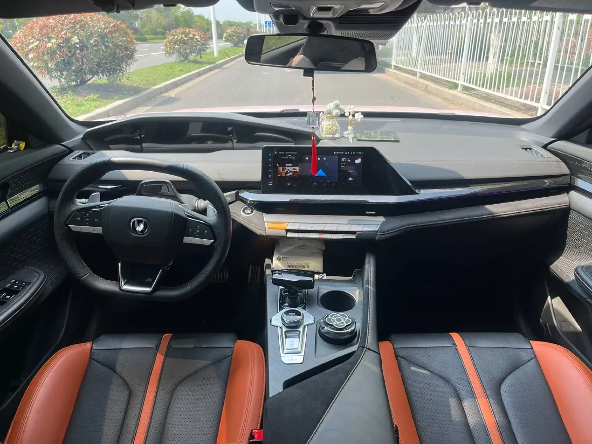 2024 ChangAn UNI-V 1.5T 188HP L4 7DCT,autocango,china used car exporter,china ev exporter,chinese used car exporter,chinese used ev exporter