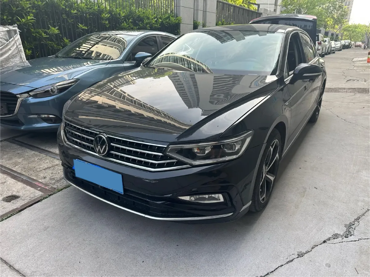 2024 Volkswagen Magotan 2.0T 186HP L4 7DCT,autocango,china used car exporter,china ev exporter,chinese used car exporter,chinese used ev exporter