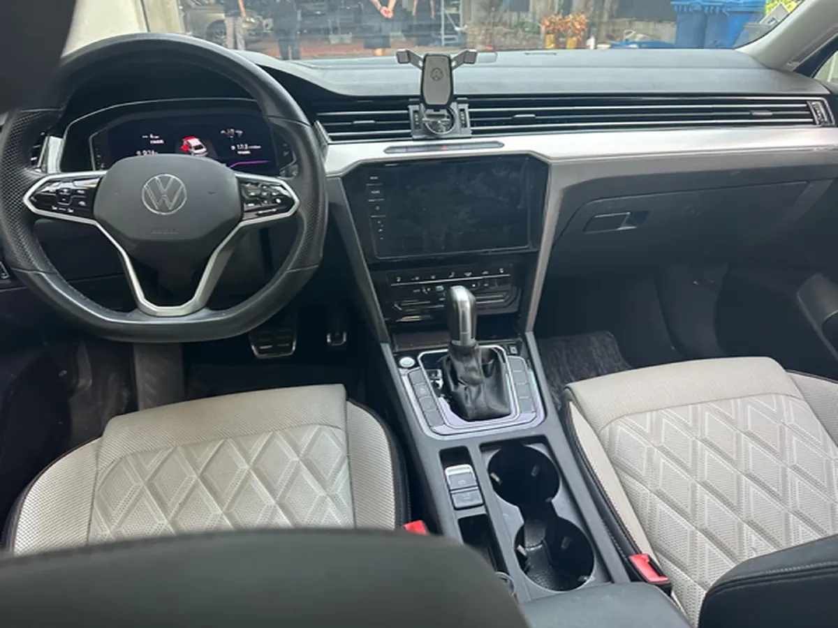 2024 Volkswagen Magotan 2.0T 186HP L4 7DCT,autocango,china used car exporter,china ev exporter,chinese used car exporter,chinese used ev exporter