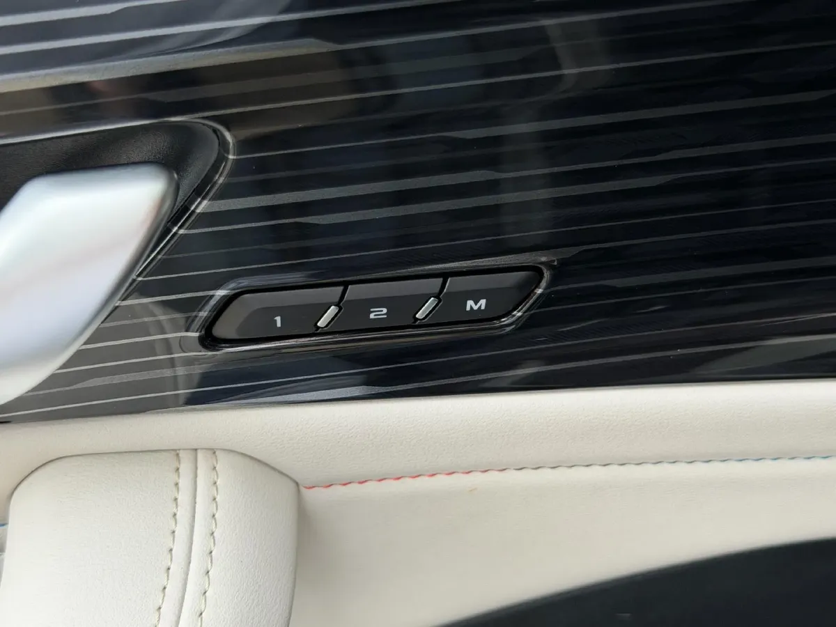 2021 Geely Monjaro 2.0T 218HP L4 7DCT,autocango,china used car exporter,china ev exporter,chinese used car exporter,chinese used ev exporter