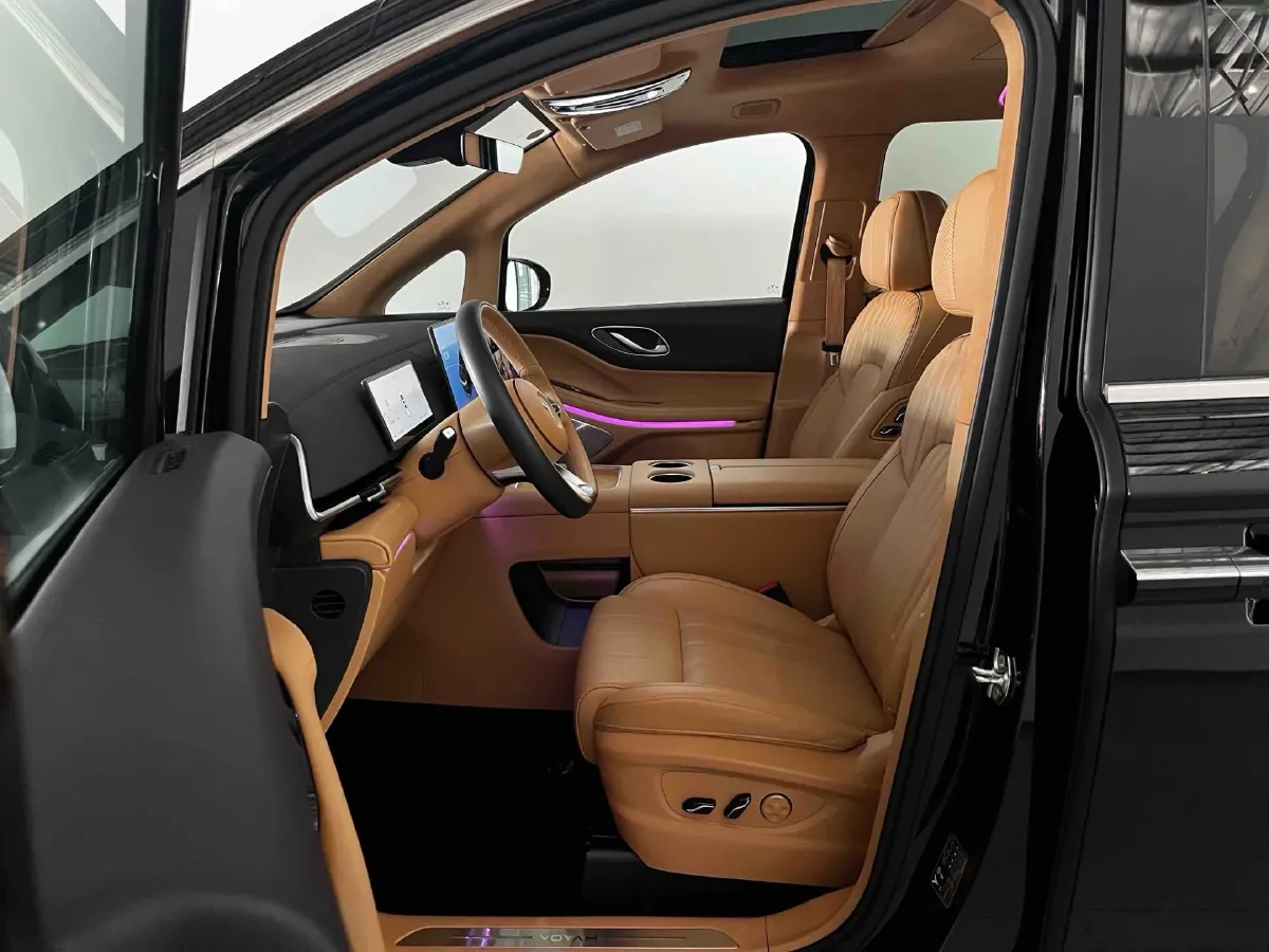 2025 Voyah Dream 1.5T 150HP L4 PHEV 41.7KWH,autocango,china used car exporter,china ev exporter,chinese used car exporter,chinese used ev exporter