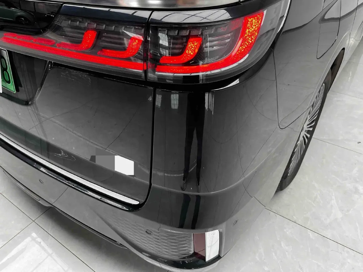 2025 Voyah Dream 1.5T 150HP L4 PHEV 41.7KWH,autocango,china used car exporter,china ev exporter,chinese used car exporter,chinese used ev exporter