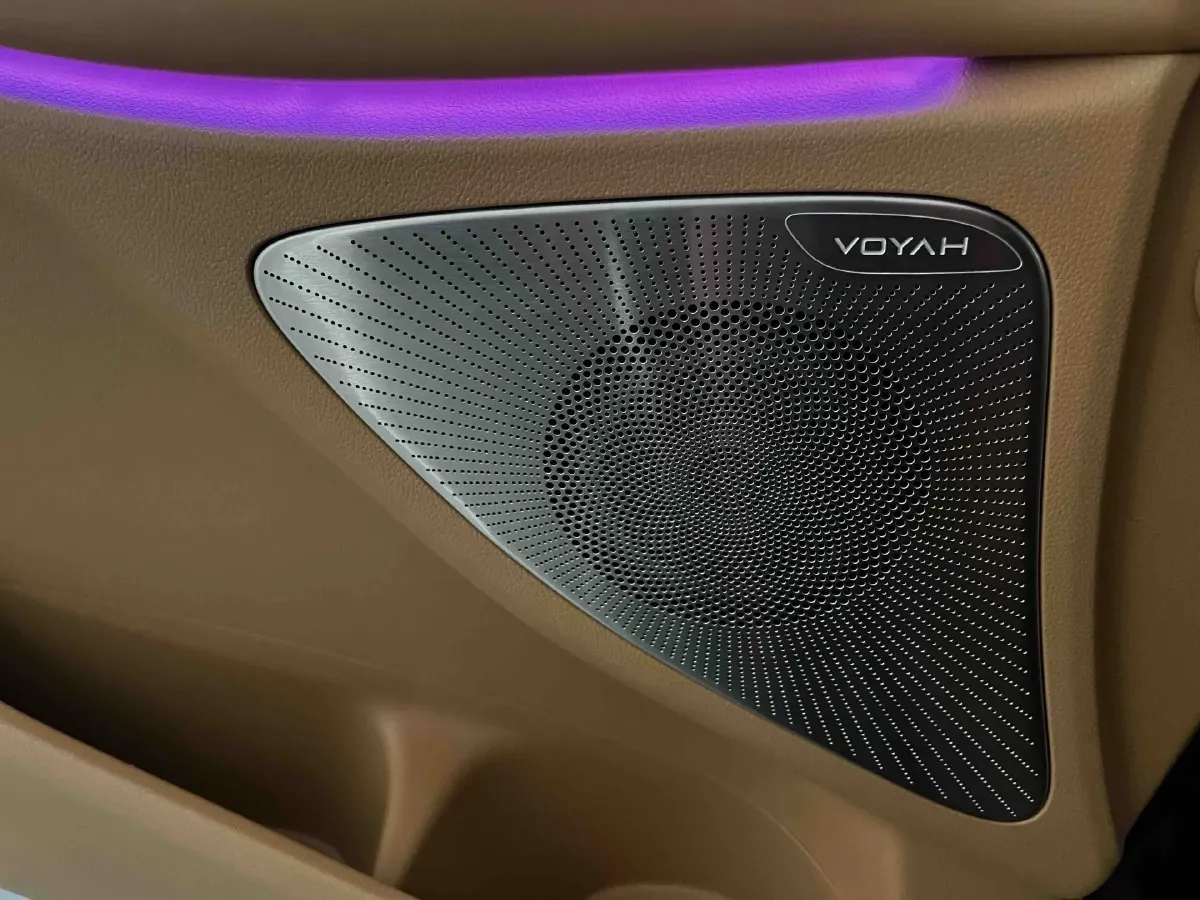 2025 Voyah Dream 1.5T 150HP L4 PHEV 41.7KWH,autocango,china used car exporter,china ev exporter,chinese used car exporter,chinese used ev exporter