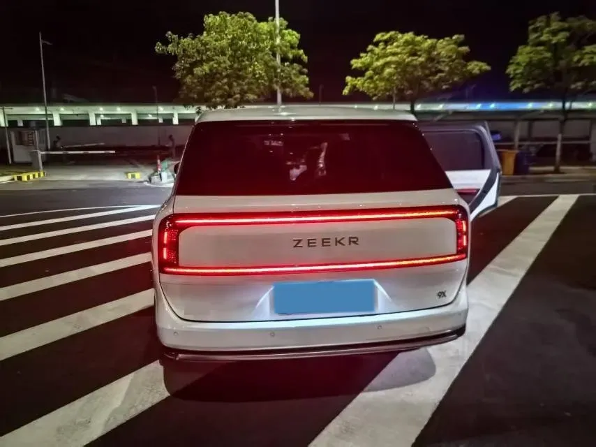 2025 Zeekr 9X 2.0T 279HP L4 1DHT PHEV,autocango,china used car exporter,china ev exporter,chinese used car exporter,chinese used ev exporter