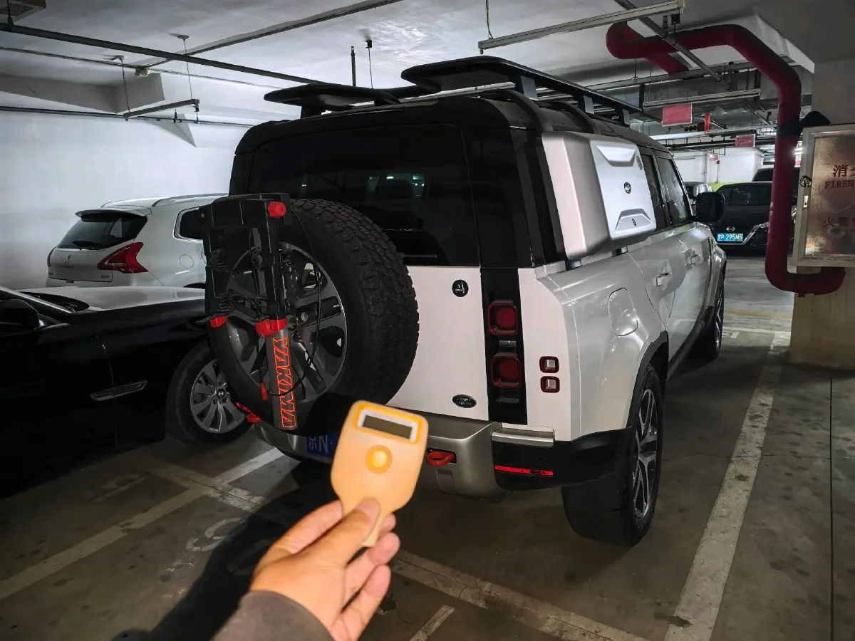 2020 Land Rover Defender 3.0T 400HP L6 8AT,autocango,china used car exporter,china ev exporter,chinese used car exporter,chinese used ev exporter