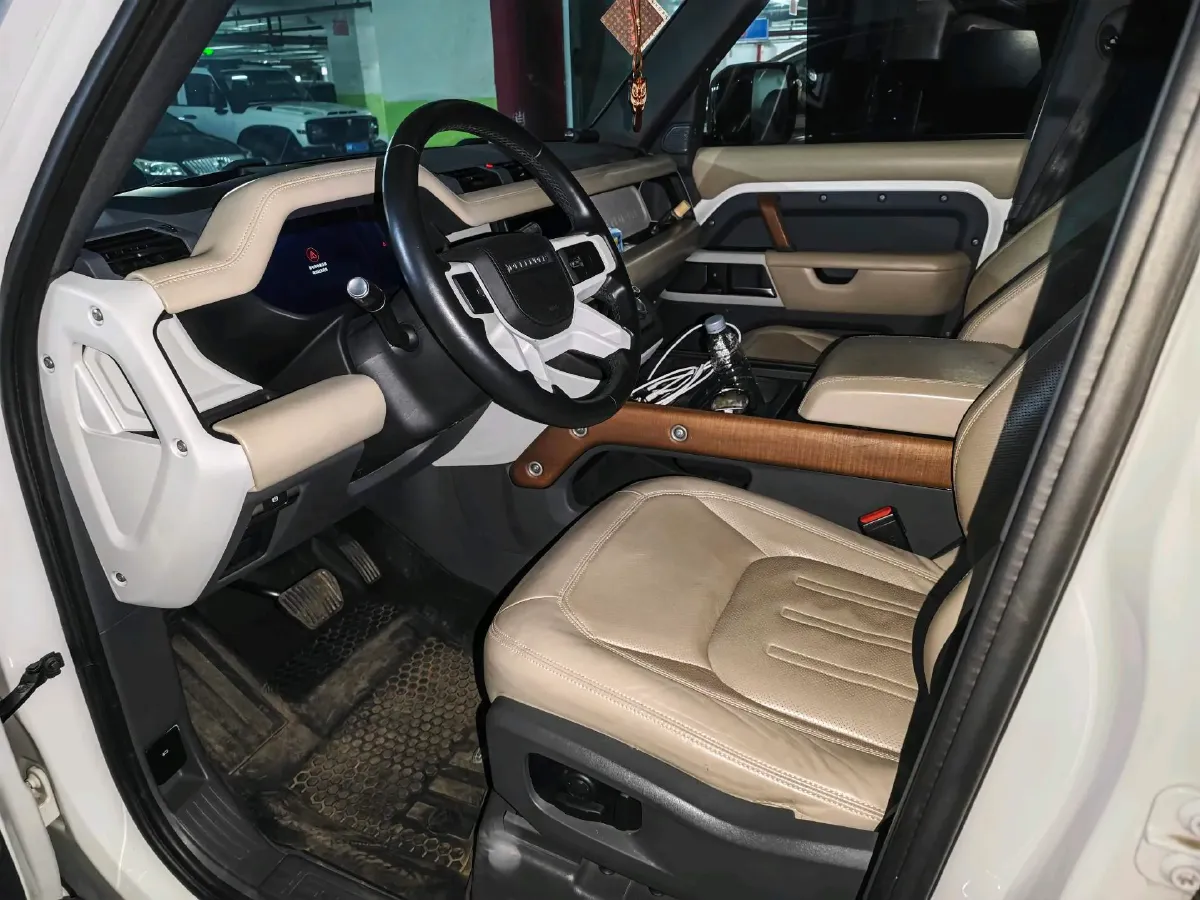 2020 Land Rover Defender 3.0T 400HP L6 8AT,autocango,china used car exporter,china ev exporter,chinese used car exporter,chinese used ev exporter
