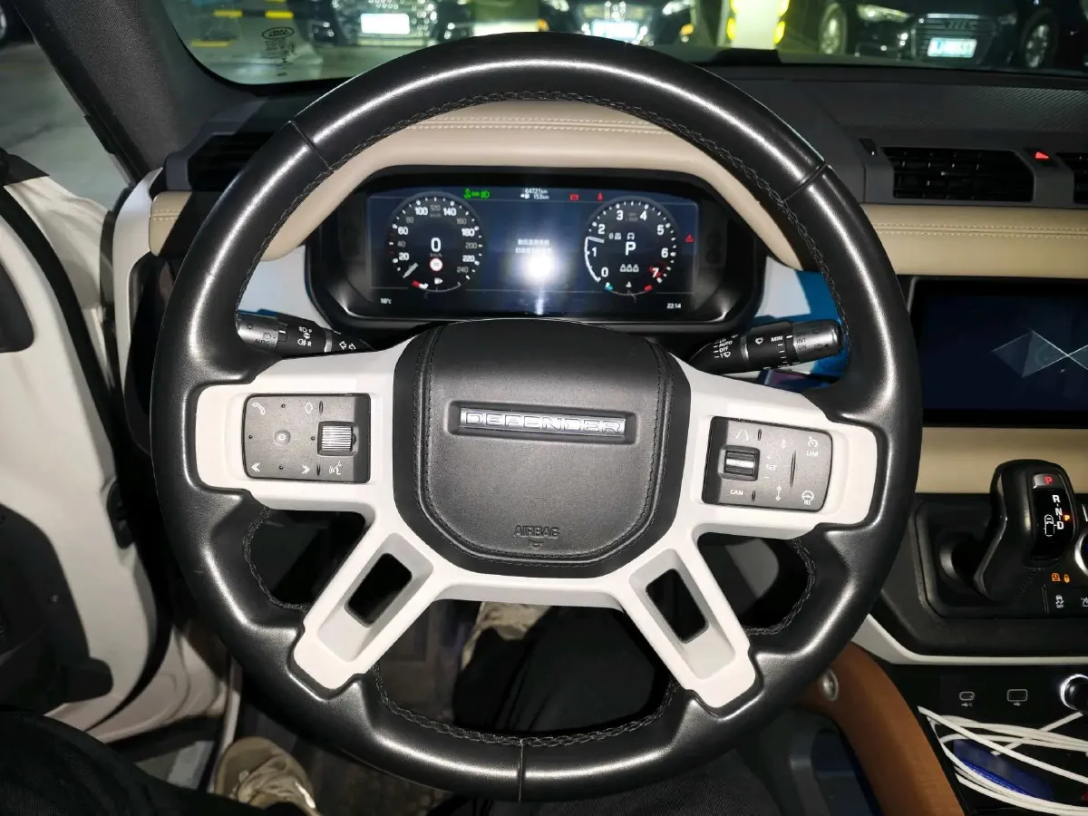 2020 Land Rover Defender 3.0T 400HP L6 8AT,autocango,china used car exporter,china ev exporter,chinese used car exporter,chinese used ev exporter