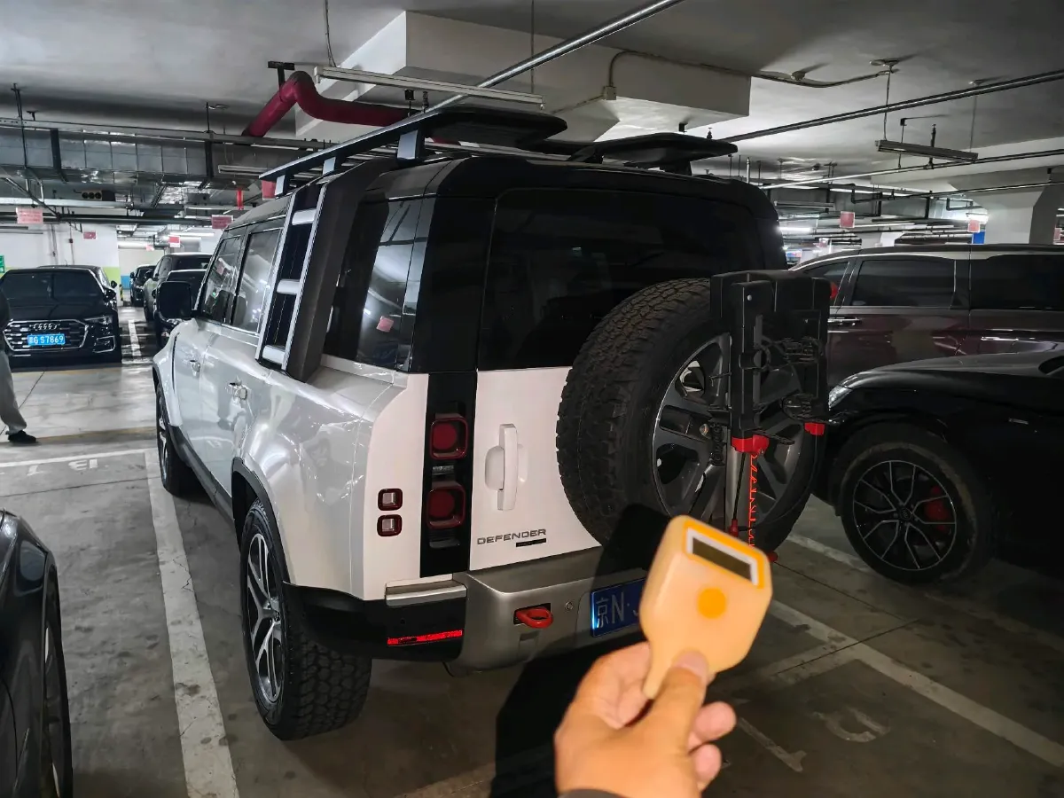 2020 Land Rover Defender 3.0T 400HP L6 8AT,autocango,china used car exporter,china ev exporter,chinese used car exporter,chinese used ev exporter