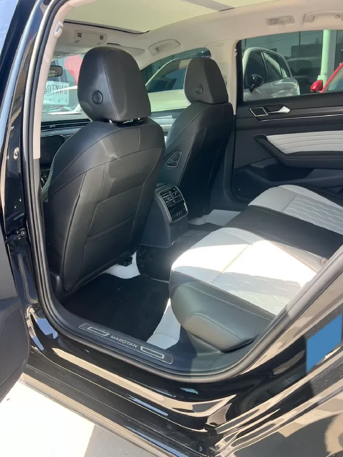 2026 Volkswagen Magotan 2.0T 220HP L4 7DCT,autocango,china used car exporter,china ev exporter,chinese used car exporter,chinese used ev exporter