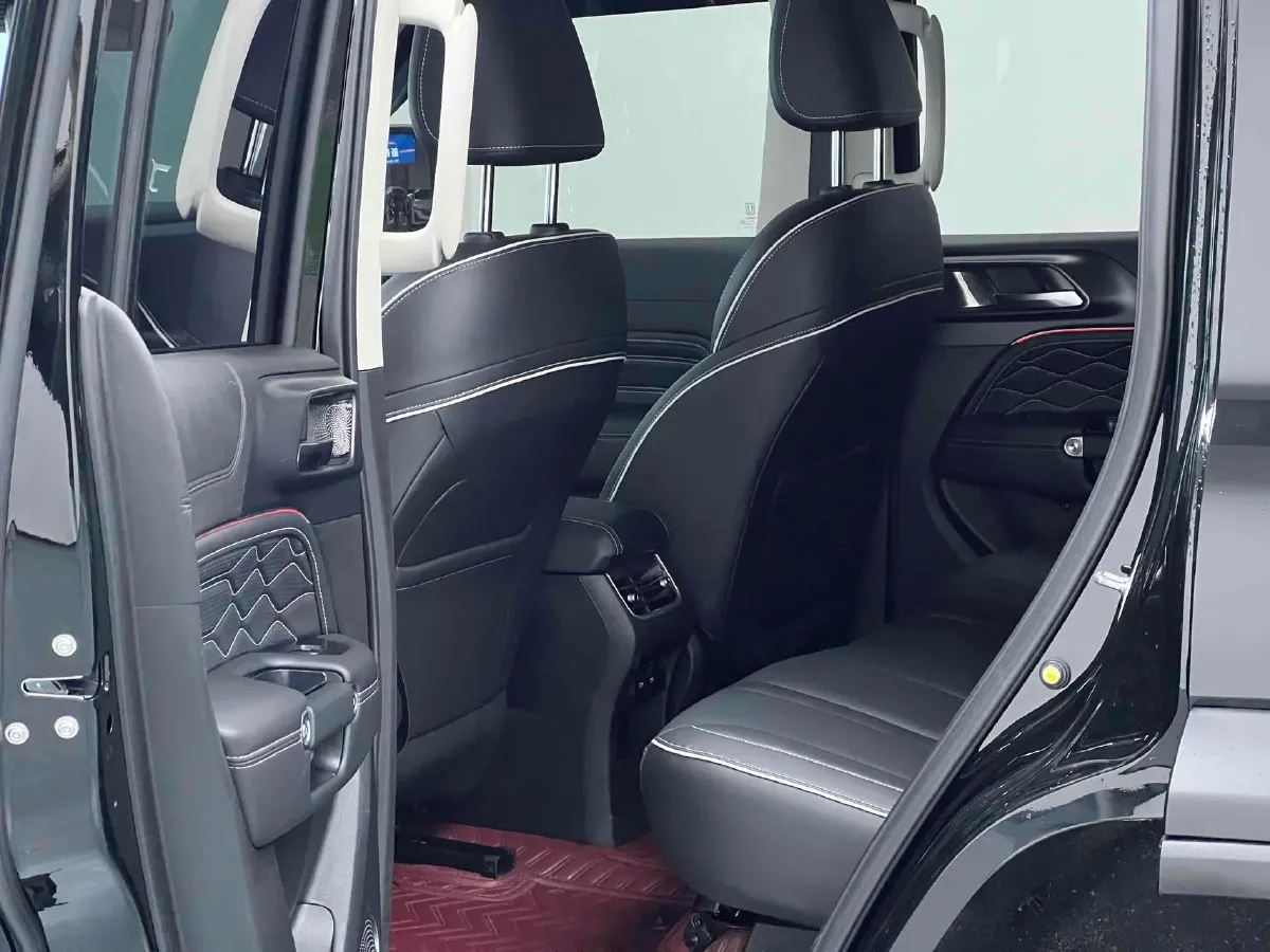 2023 Tank 300 2.0T 227HP L4 8AT,autocango,china used car exporter,china ev exporter,chinese used car exporter,chinese used ev exporter